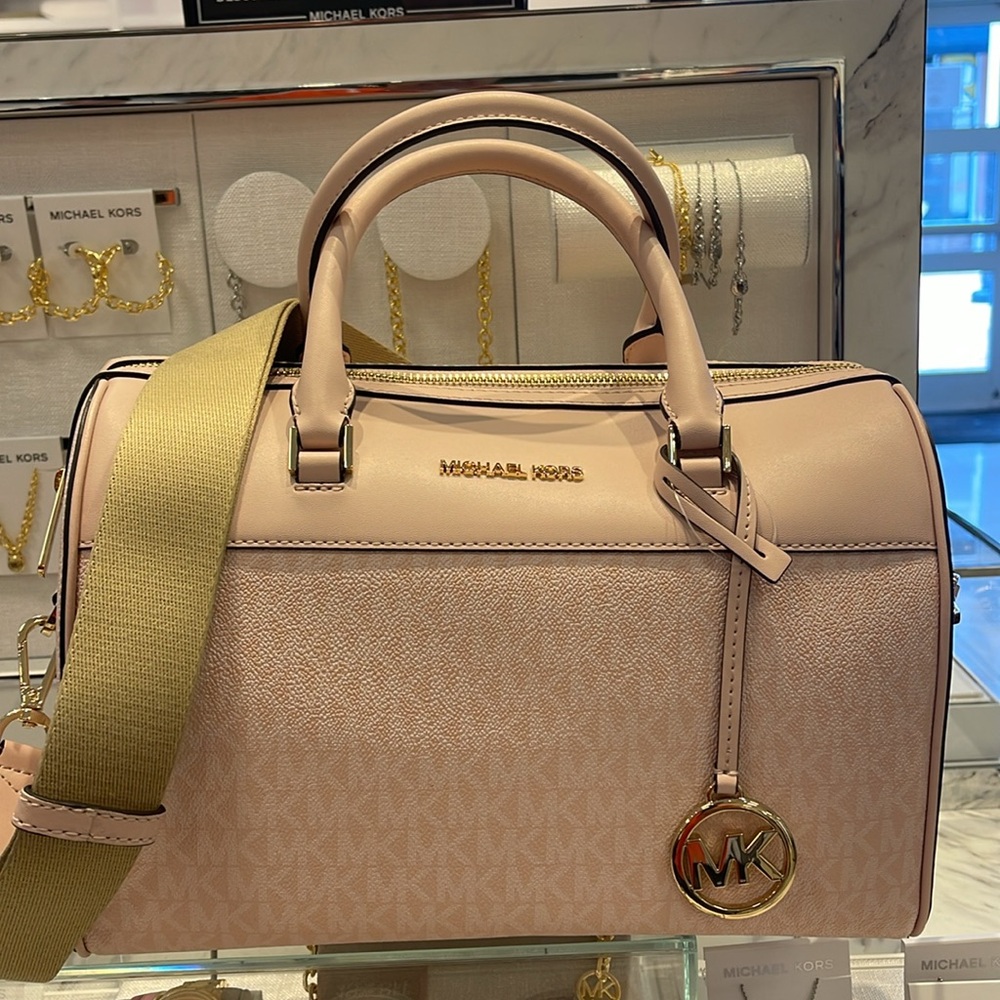 Michael Kors med Duffle Satchel Crossbody Bag Travel
Light Powder Blush
NWT - Picture 3 of 16